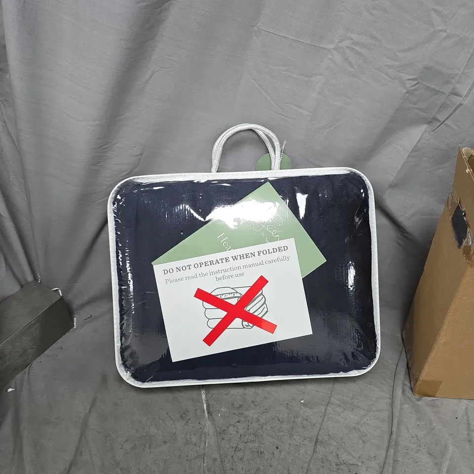 SARA BY SARA DAVIES SNUGGLY SHERPA HEATED THROW