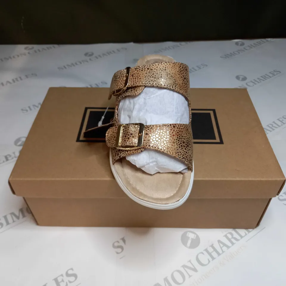 BOXED PAIR OF CUSHION WALK STRAPPY SANDALS IN GOLD - 5