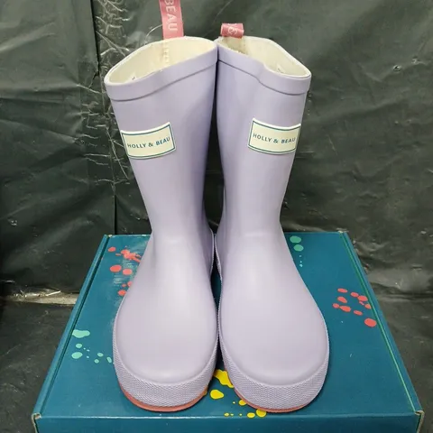 BOXED PAIR OF HOLLY AND BEAU MAUVE RAIN BOOTS - UK SIZE 13 - KIDS 