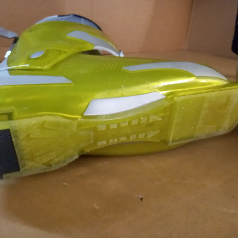 pair of head snowboarding boots in yellow - 29.0 / 29.5