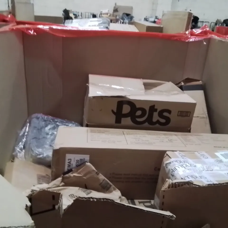 PALLET OF ASSORTED HOUSEHOLD GOODS AND PRODUCTS TO INCLUDE;FRUIT BOWL,STEAM CLEANER,PLAYPEN