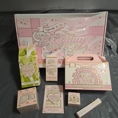 BOX OF 7 ASSORTED PLOUISE COSMETICS TO INCLUDE - TINY TOOLS BRUSH SET - MINI ME BESTIE TINTED BEAUTY BALM IN SHADE 1 - JUICY DRIP LIME LIP DUO - ETC