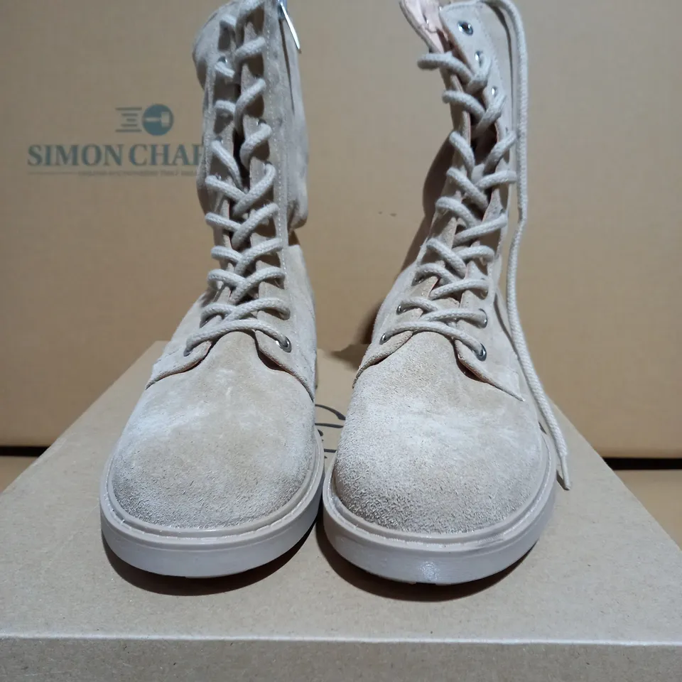 CLARKS ORINOCO 2 STYLE WOMENS BOOT IN SAND SUEDE - SIZE 8 