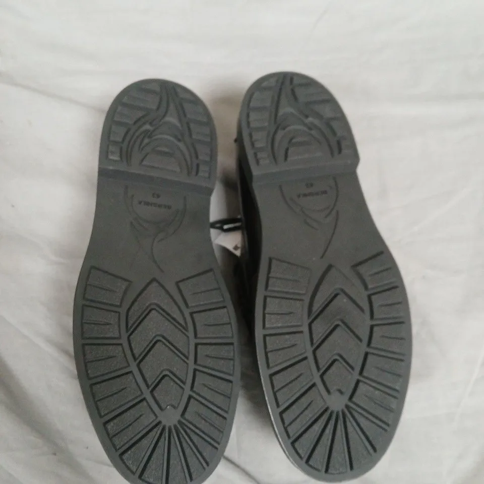 BERSHKA BROWN LEATHER SLIP-ON LOAFERS WITH STITCHED DETAILING - UK 9