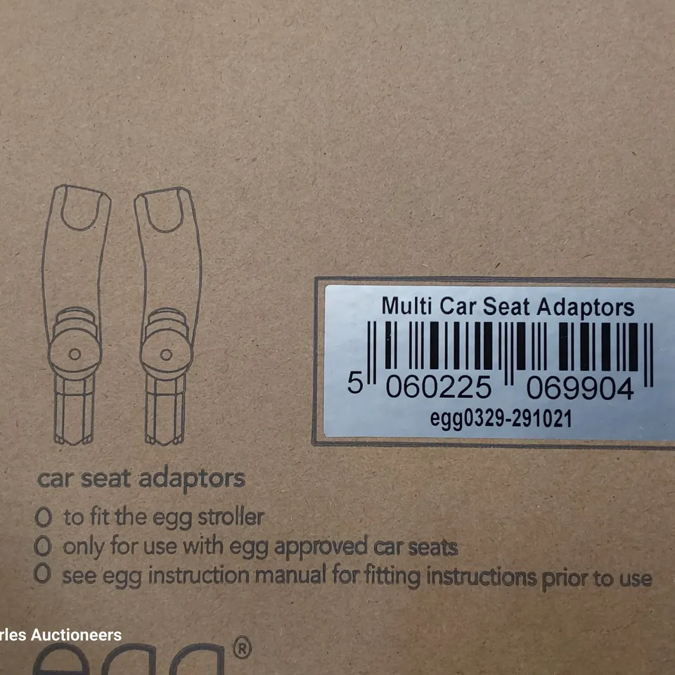 BOXED EGG ACCESSORIES INCLUDING ISOFIX BASE, TOPLOADER BACK PAC, DELUXE BLANKET FOOTMUFF, FUR SEAT LINER & CAR SEAT ADAPTERS
