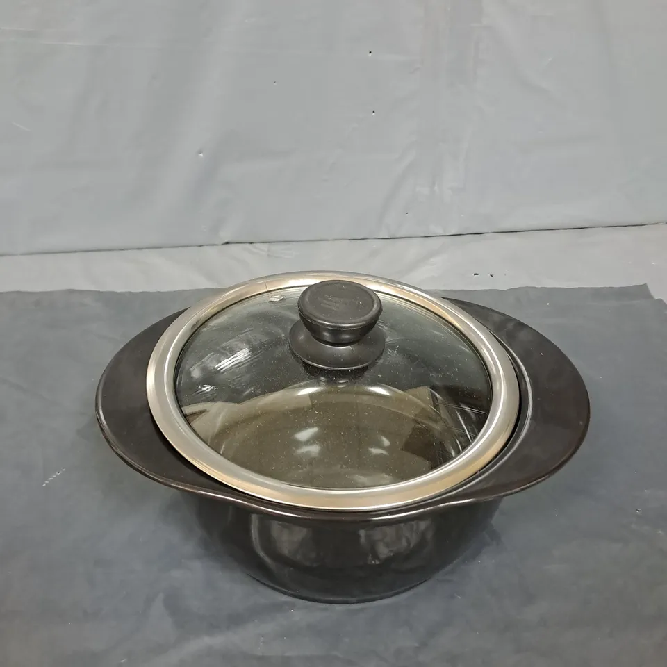 LARGE BOX OF APPROXIMATELY 10 SMALL SAUCEPANS WITH LIDS 