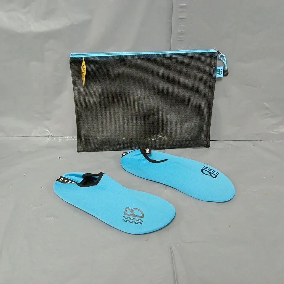 BAGGED PAIR OF BRIGHTONWATERSHOES NAVY 42/43 