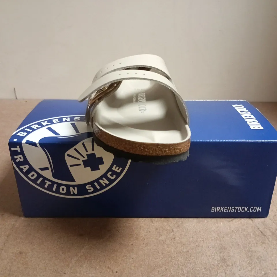 BOXED PAIR OF BIRKENSTOCK ARIZONA BIG BUCKLE OPEN TOE SANDALS IN HIGH-SHINE OYSTER SIZE UK 5