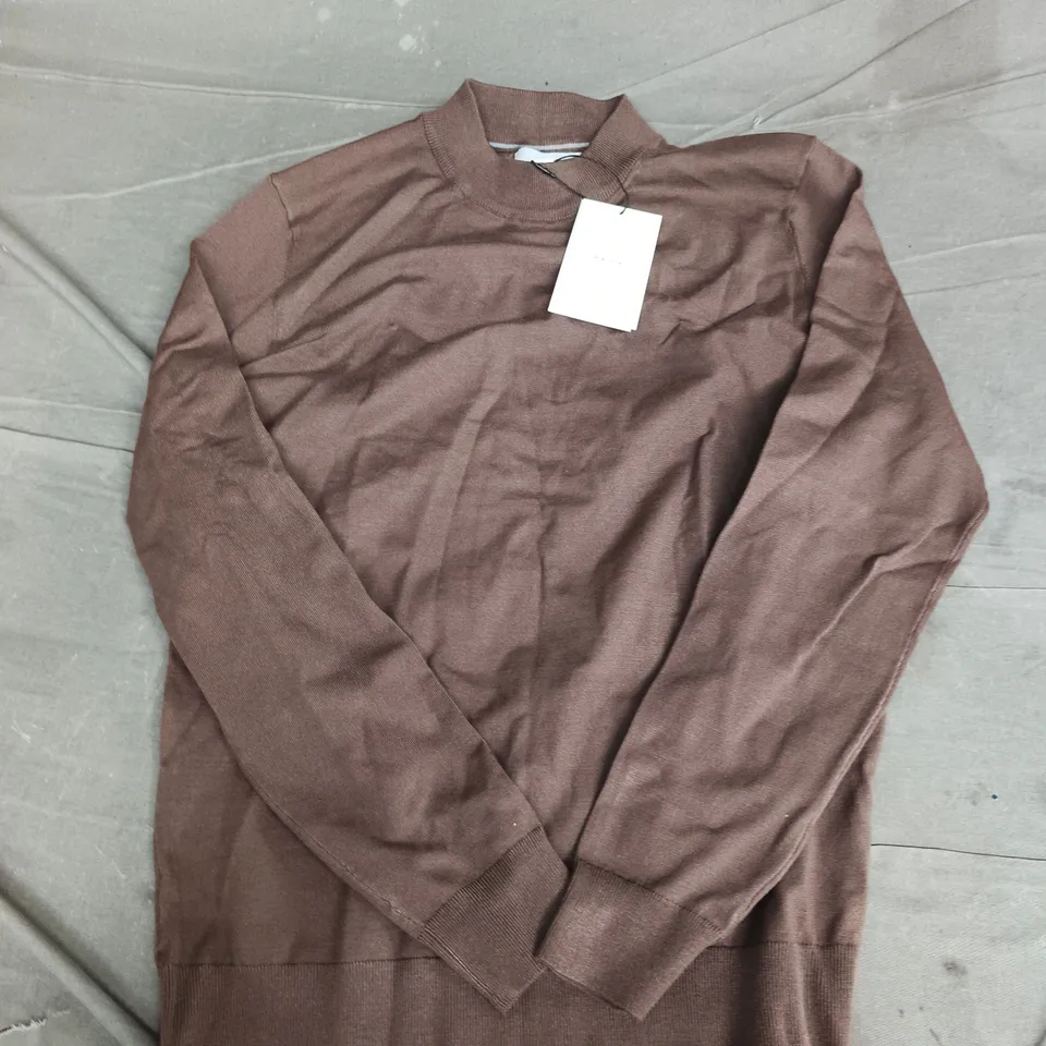 RAITH NOAH LIGHTWEIGHT CREW NECK SWETER IN BROWN - MEDIUM