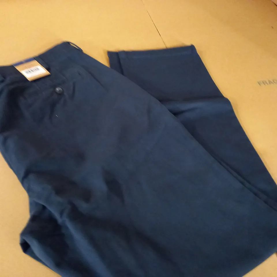 CHARLES TYRWHITT NAVY CLASSIC FIT CHINOS - 40W / L34