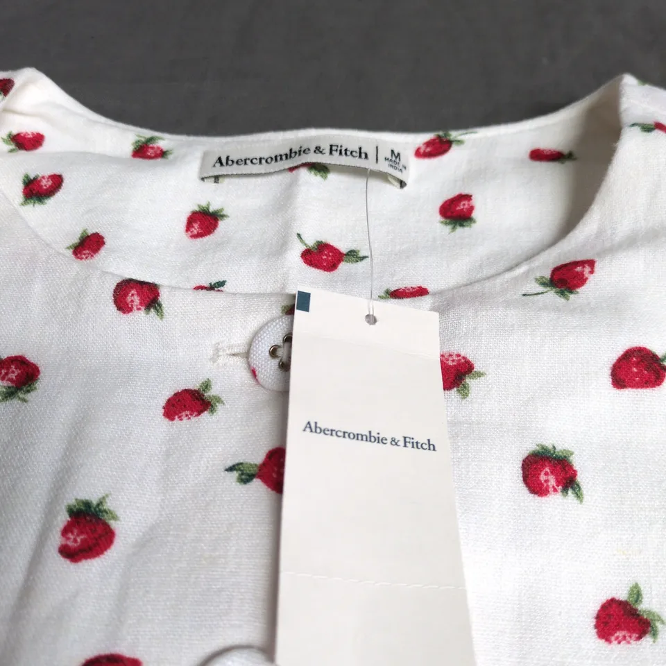 ABERCROMBIE & FITCH WHITE STRAWBERRY PRINT SLEEVELESS TOP – SIZE M