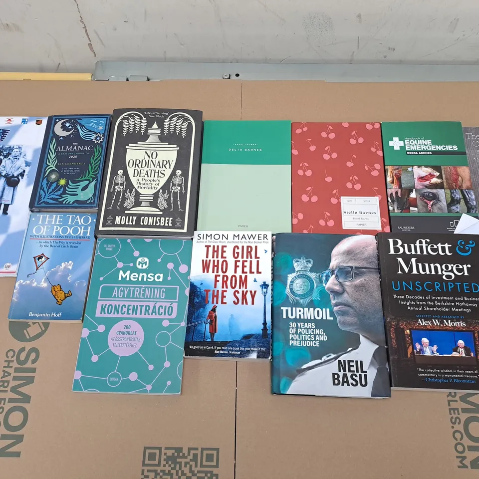 LARGE QUANTITY OF ASSORTED BOOKS TO INCLUDE FICTION & NON FICTION - COLLECTION ONLY