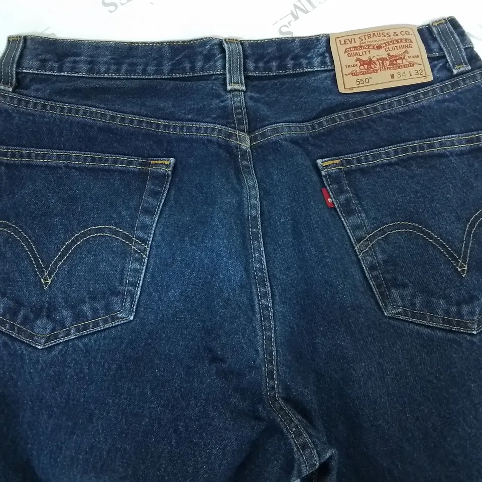 LEVIS RELAXED FIT BLUE JEANS - W34 L32