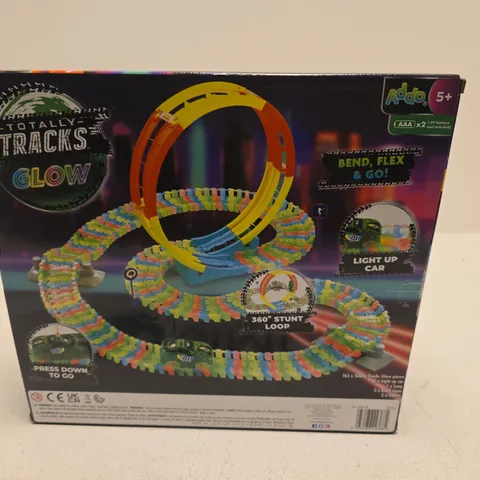 TRACKS GLOW 360° STUNT LOOP TOY RACE TRACK SET
