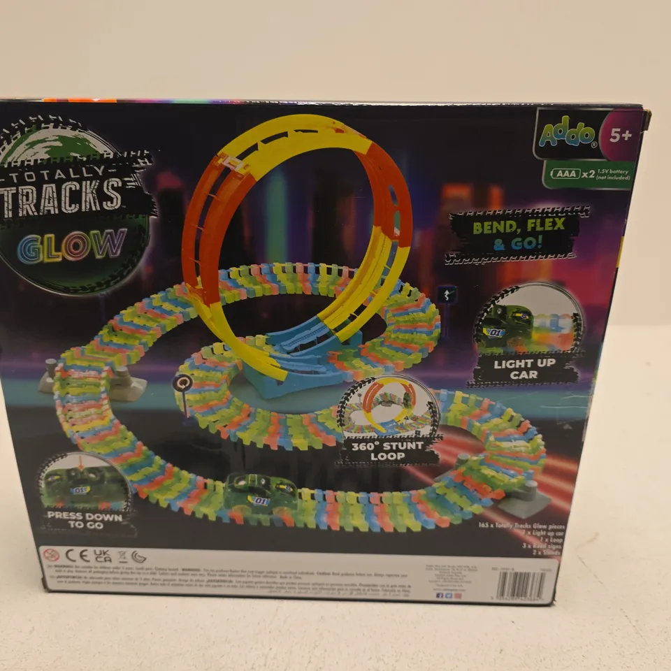 TRACKS GLOW 360° STUNT LOOP TOY RACE TRACK SET