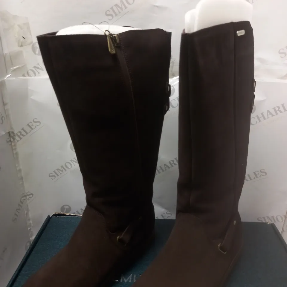 BOXED KEMMIE LEATHER / SUADE HIGH BOOTS - SIZE 9