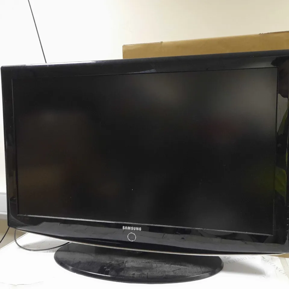 SAMSUNG LE-40R87 40" 720P HD LCD TELEVISION- COLLECTION ONLY