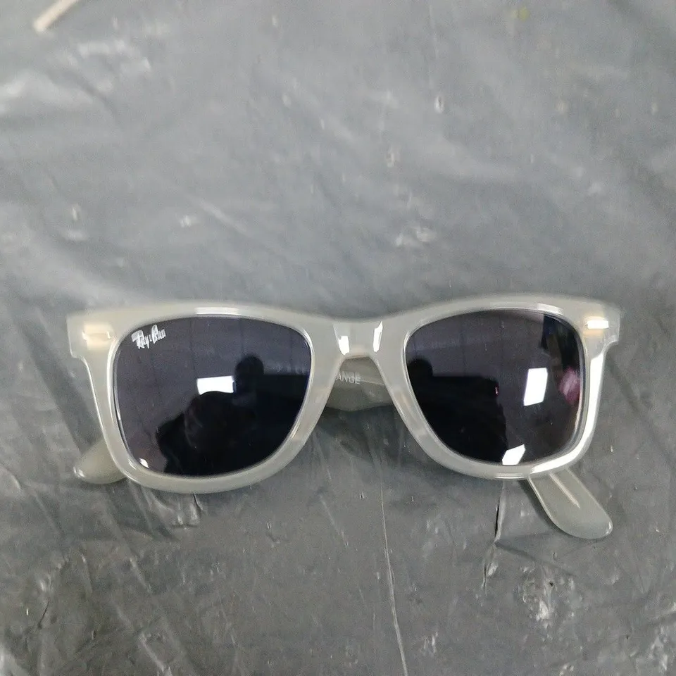 RAY-BAN ORIGINAL WAYFARER SUNGLASSES 