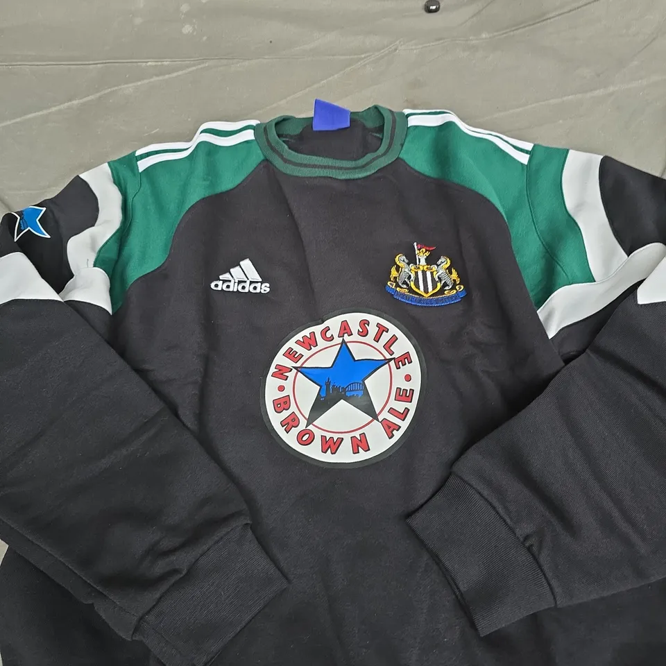 NEWCASTLE UNITED RETRO JUMPER - L