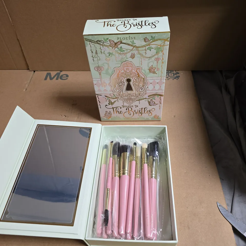 PLOUISE BELIEVE IN THE BRISTLES BRUSH SET