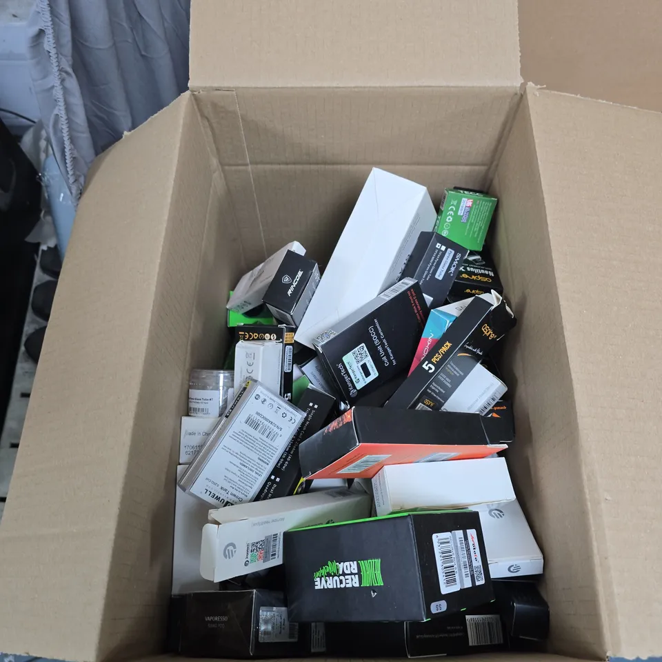 BOX OF APPROXIMATELY 40 ASSORTED E-CIGARETTES AND ACCOMPANIMENTS TO INCLUDE: VARIOUS VAPORESSO KITS 