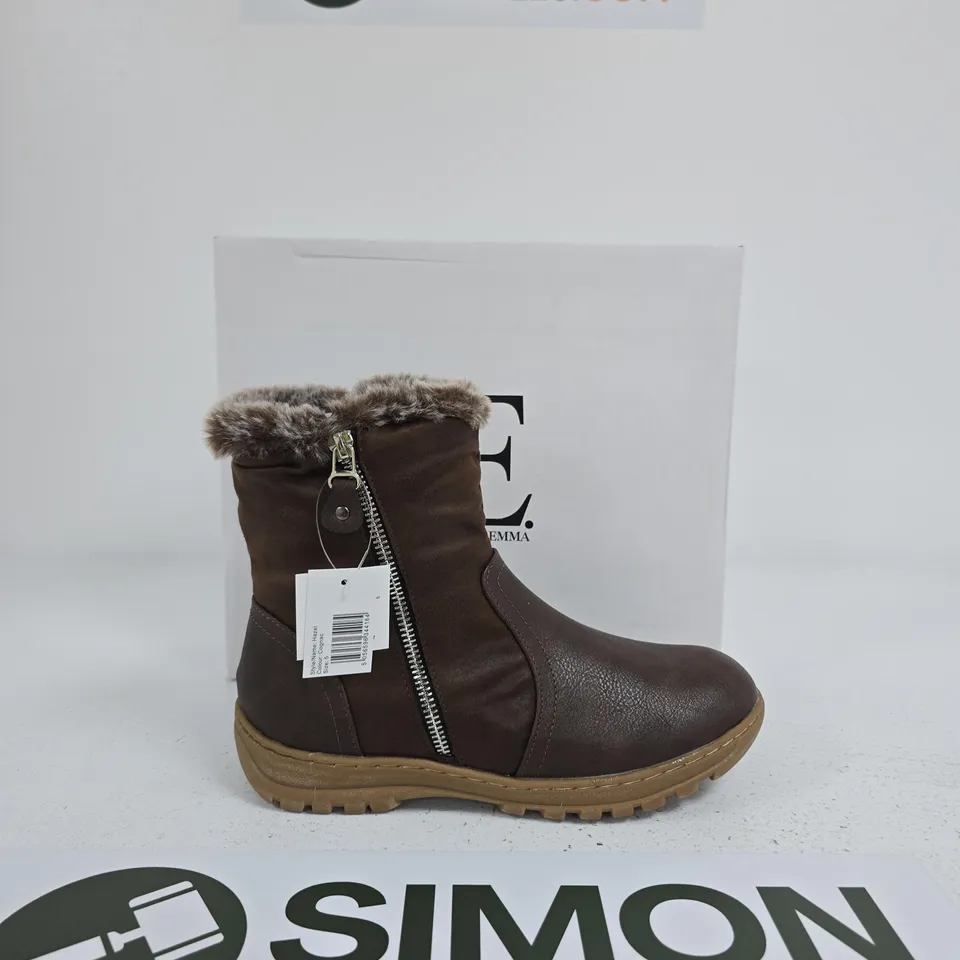 SHOES BY EMMA WOMEN'S BROWN LEATHER ANKLE BOOT WITH FUR TRIM – SIDE ZIP SIZE 5