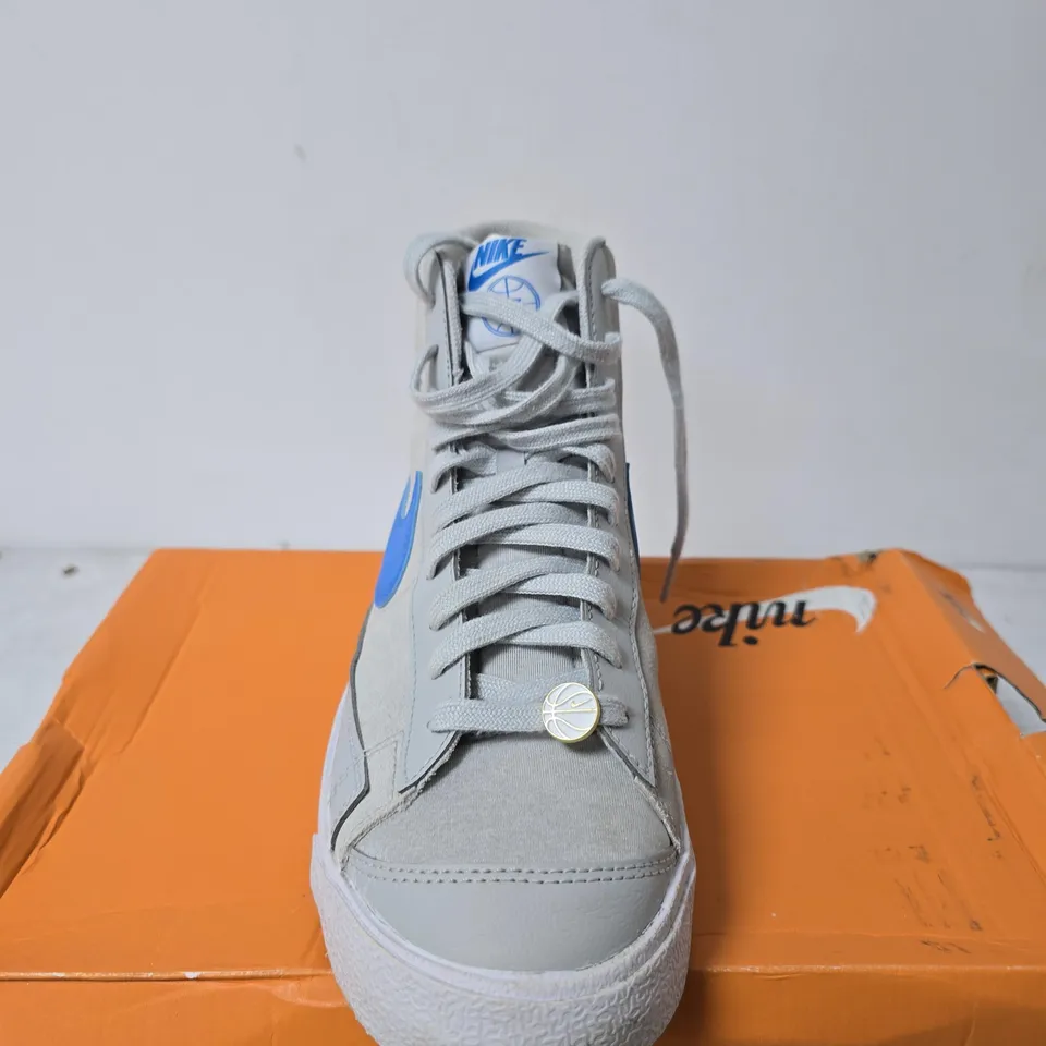 BOXED PAIR OF NIKE BLAZER MID '77 TRAINERS – UK9, GREY/WHITE WITH BLUE SWOOSH