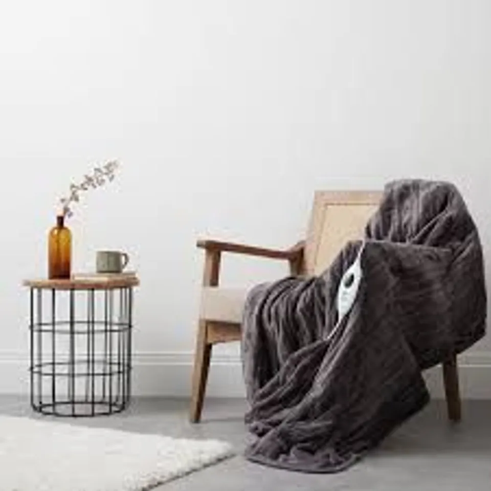 COZEE HOME FAMILY SIZED FAUX FUR & VELVETSOFT HEATED THROW IN GREY