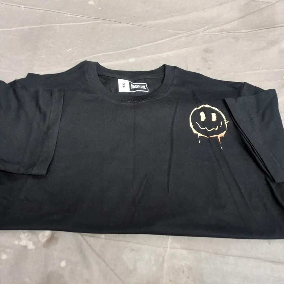 RELENTLESS GEAR BLACK T-SHIRT WITH 'NEVER LOOK BACK' GRAPHIC – UK SMALL (S)