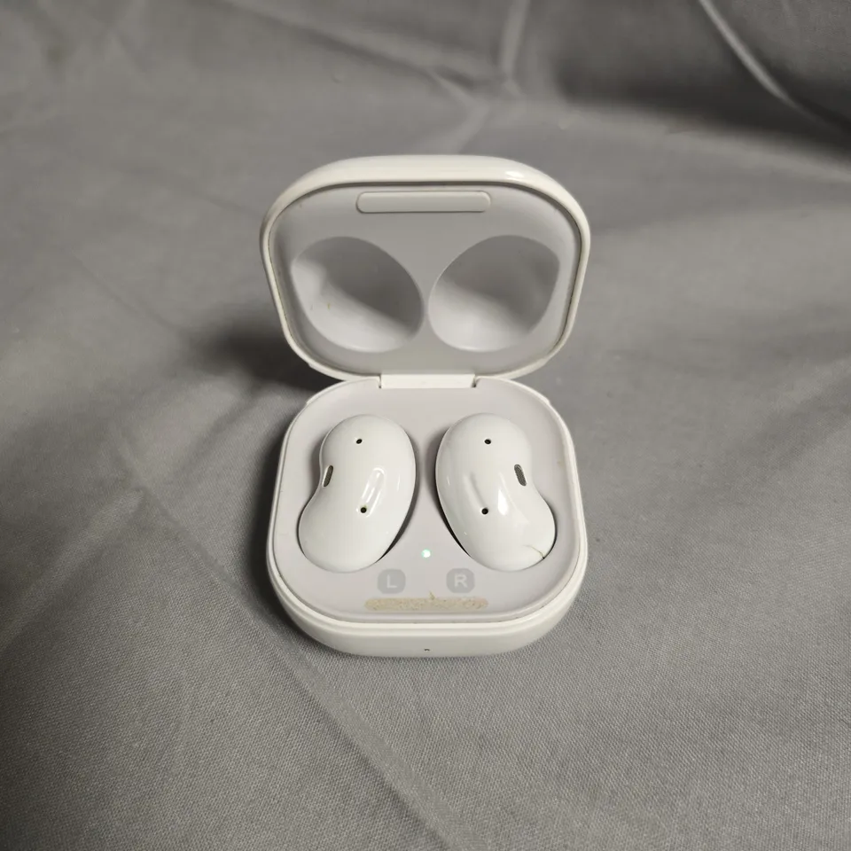 SAMSUNG GALAXY BUDS WIRELESS EARBUDS IN CHARGING CASE – WHITE