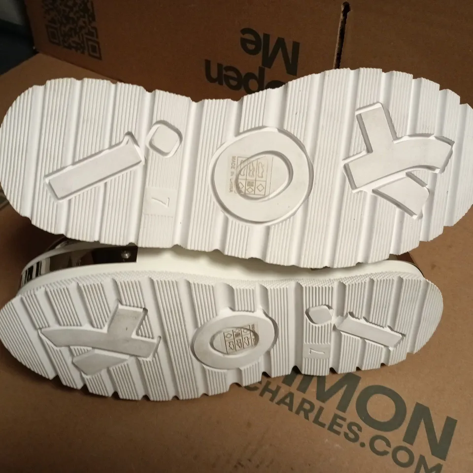 BOXED KOI BORING HARDWARE PLATFORM BOOTS IN WHITE - UK 7