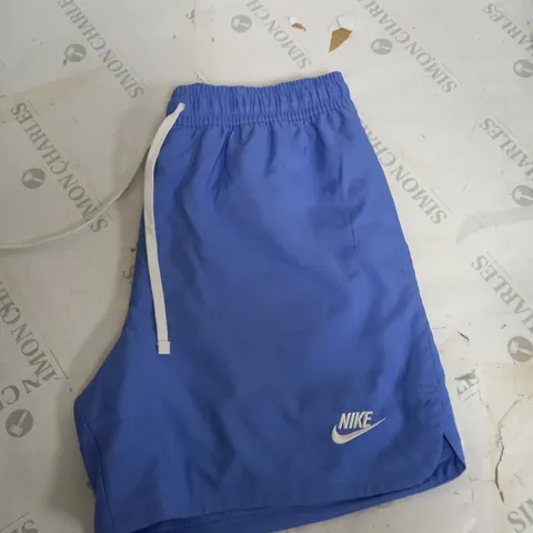 NIKE STANDARD FIT SHORTS SIZE M