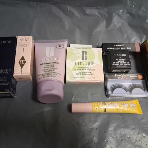 APPROXIMATELY 10 ASSORTED HEALTH AND BEAUTY PRODUCTS TO INCLUDE; MAC, ELIZABETH ARDEN, CLINIQUE, PLOUISE, CHARLOTTE TILLBURY AND DIOR