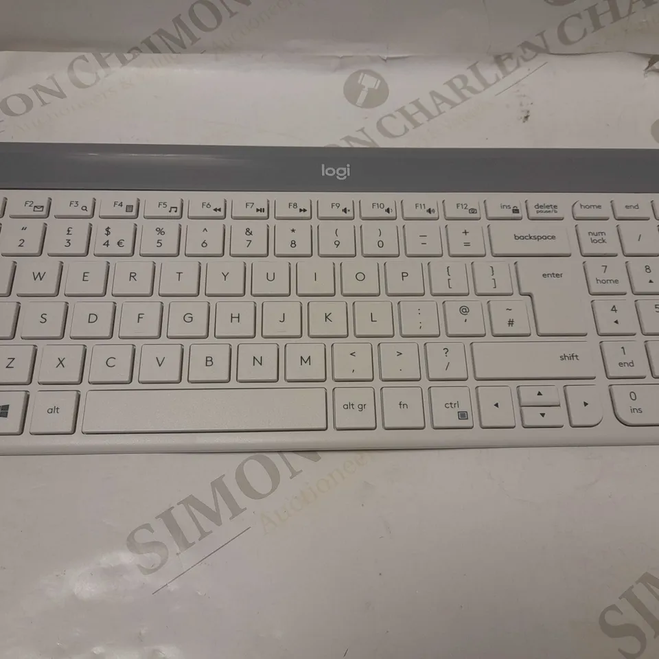 LOGITECH WHITE SLIM COMBO KEYBOARD