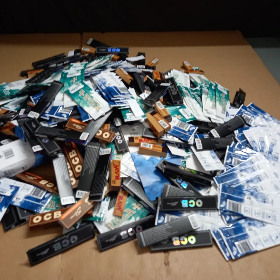 LARGE QUANTITY OF ASSORTED SMOKING ACCESSORIES TO INCLUDE RIZLAS, FILTERS AND FLAVOUR CARDS