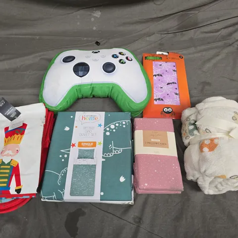 APPROXIMATELY 30 ASSORTED ITEMS TO INCLUDE SOFT TOUCH DUVET SET, XBOX CONTROLLER CUSHION, PILLOWCASES, ETC