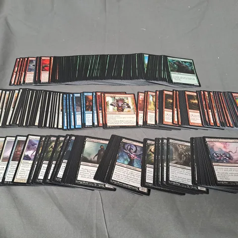 LARGE ASSORTMENT OF MAGIC THE GATHERING TRADING CARDS