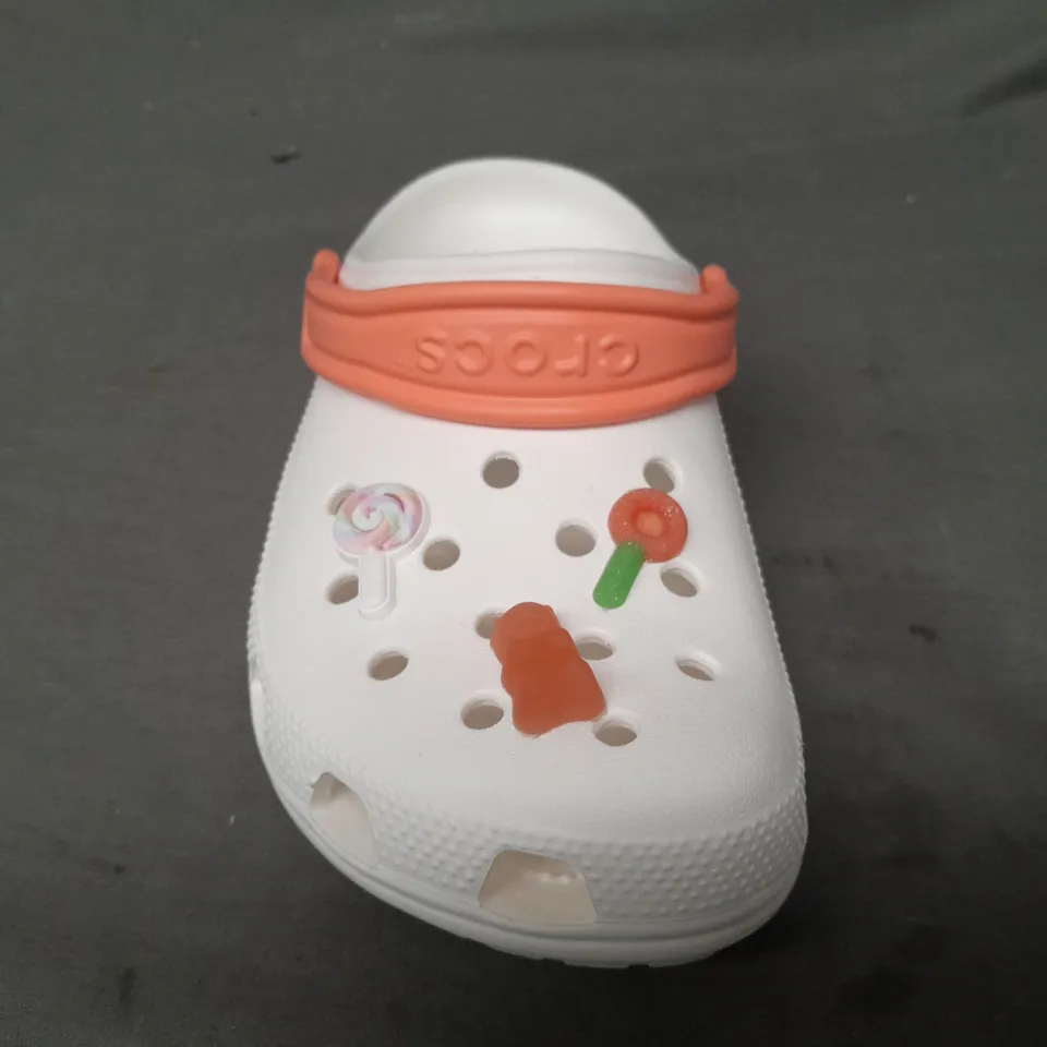 PAIR OF CROCS CLASSIC SWEETS KIDS CLOGS IN WHITE/ORANGE UK SIZE J3
