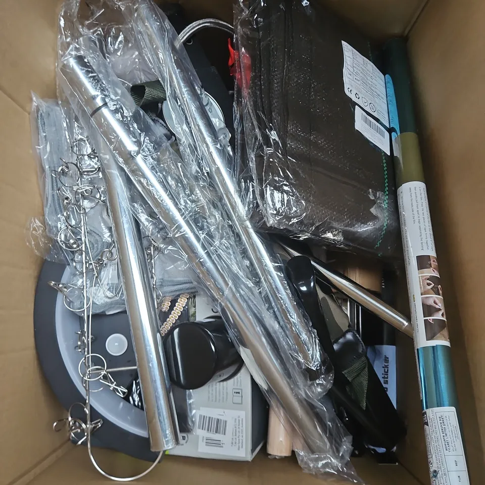 BOX OF APPROXIMATELY 12 ASSORTED HOUSEHOLD ITEMS TO INCLUDE - WATER TREATMENT FILTERS - FLOWER FAN LIGHT - HEAVY DUTY REFUSE SACKS - ETC