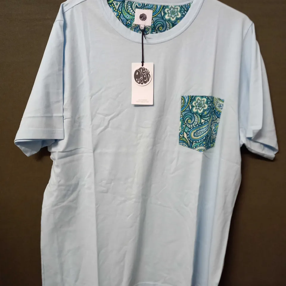 PRETTY GREEN ITCHYCHOO PIASLEY SQUARE T-SHIRT IN LIGHT BLUE - XXL