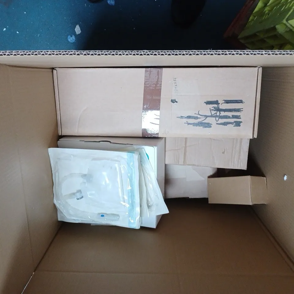 APPROXIMATELY 20 ASSORTED HOUSEHOLD ITEMS TO INCLUDE PERSONAL CARE, DECORATIVE PLATE AND A GIFT WRAP SET