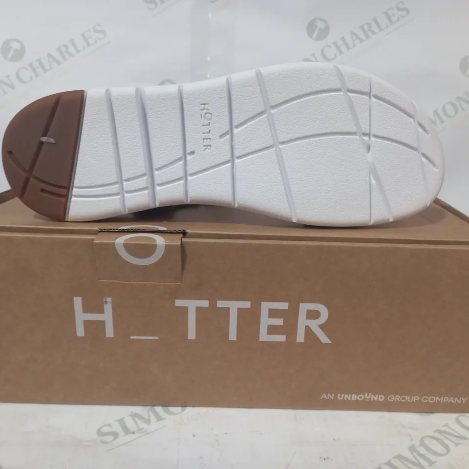 BOXED PAIR OF HOTTER OPEN TOE SANDALS IN METALLIC ROSE GOLD COLOUR UK SIZE 8