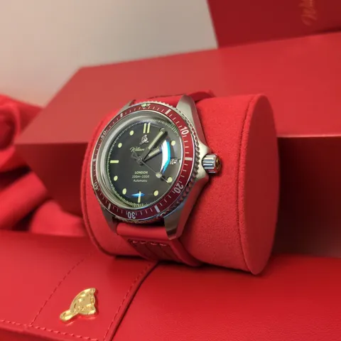 WILLIAM WOOD LONDON DIVER'S WATCH – RED BEZEL, BLACK DIAL, AUTOMATIC, PRESENTATION BOX