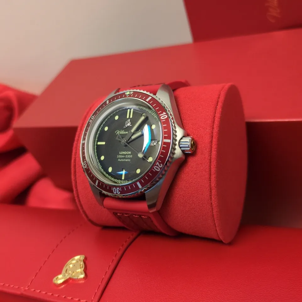 WILLIAM WOOD LONDON DIVER'S WATCH – RED BEZEL, BLACK DIAL, AUTOMATIC, PRESENTATION BOX