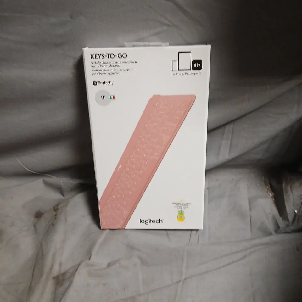 BOX OF APPROXI,ATELY 20 LOGITECH KEYS TO GO ASSORTED COLOURS 