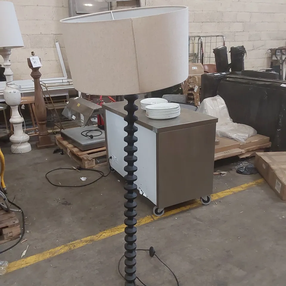 DESIGNER WOODEN FLOOR LAMP