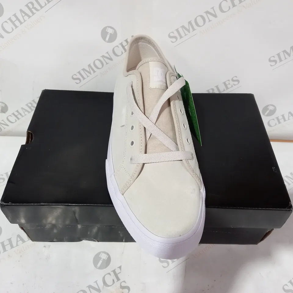 BOXED DC MENS MANUAL TRAINERS - OFF WHITE SIZE 9