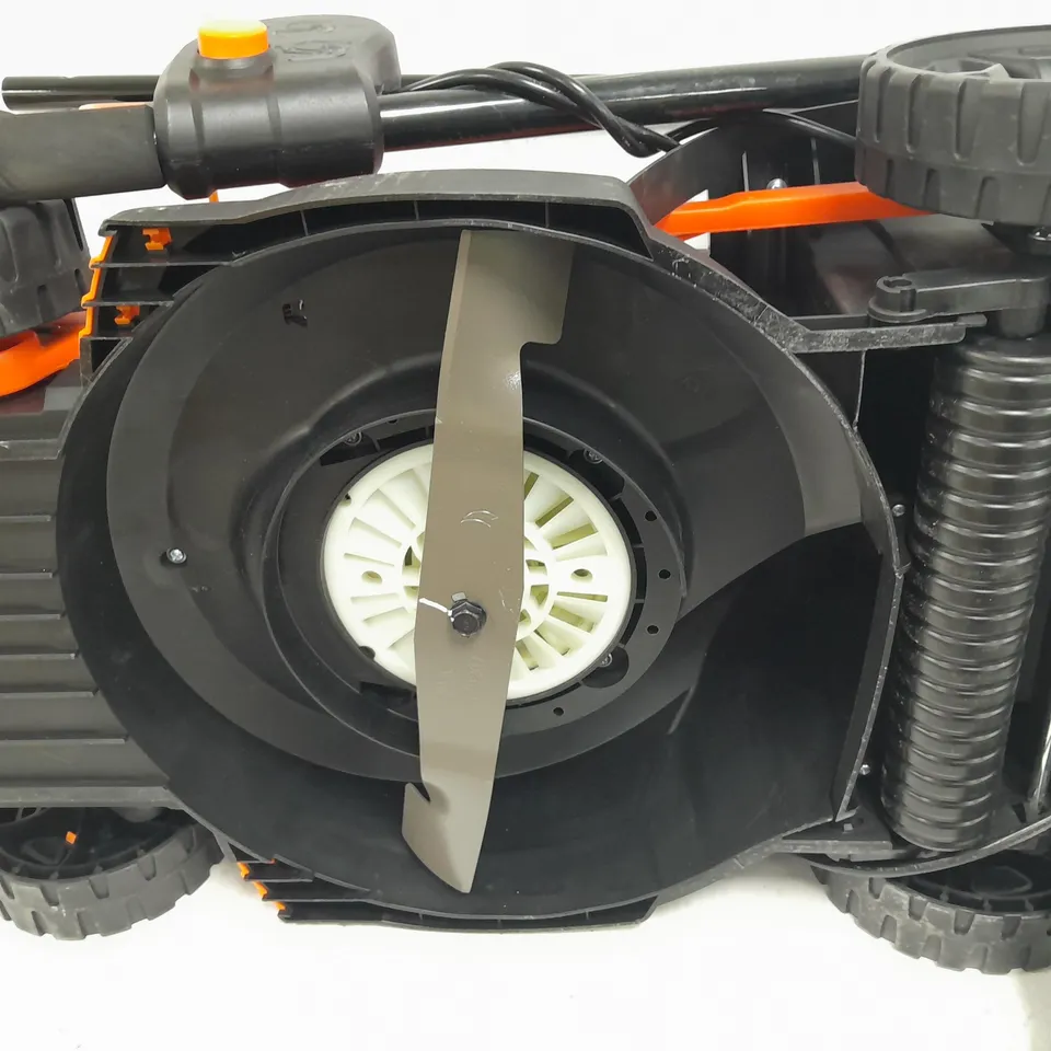 BOXED YARD FORCE ELECTRIC LAWNMOWER 