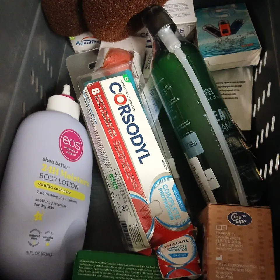 APPROXIMATEY 20 ASSORTED HEALTH AND BEAUTY PRODUCTS TO INCLUDE - CORSODYL MOUTHWASH - FRED & FLO WIPES - TESCO BEAUTY NAIL POLISH REMOVER - ETC