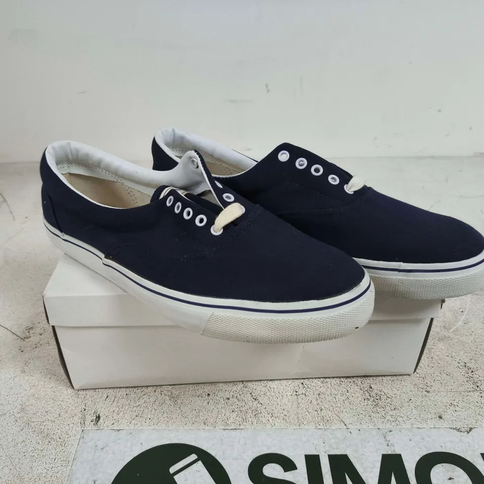 ZANDSTRA NAVY TRAINSER SIZE 46 BOXED